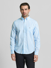 Carregar imagem no visualizador da galeria, Camisa às Riscas Regular Fit
