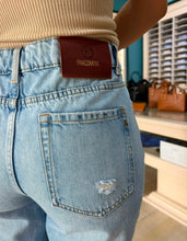 Carregar imagem no visualizador da galeria, Bermuda jeans regular
