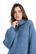 Carregar imagem no visualizador da galeria, Camisola Molly Bracken
