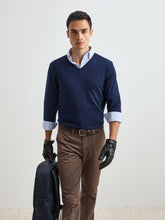 Carregar imagem no visualizador da galeria, Pulôver em lã com decote em V
