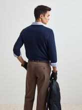 Carregar imagem no visualizador da galeria, Pulôver em lã com decote em V
