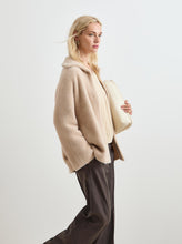 Carregar imagem no visualizador da galeria, Casaco de pelo mangas raglan Decenio
