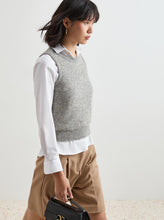 Carregar imagem no visualizador da galeria, Colete de Malha Tricotada com Lantejoulas Douradas Decenio
