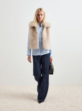 Carregar imagem no visualizador da galeria, Colete em pelo
