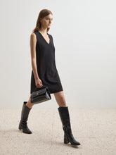 Carregar imagem no visualizador da galeria, Vestido curto sem mangas Decenio
