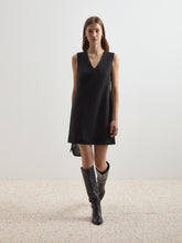 Carregar imagem no visualizador da galeria, Vestido curto sem mangas Decenio
