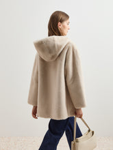 Carregar imagem no visualizador da galeria, Casaco de pelo com capuz
