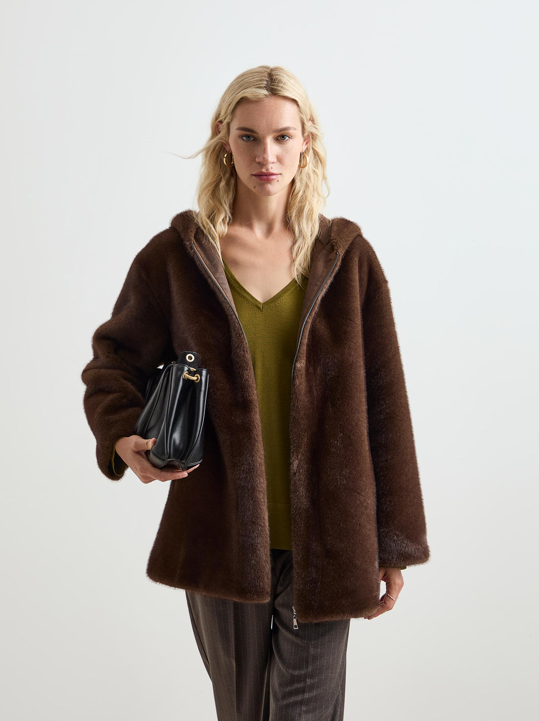 Casaco de pelo com capuz