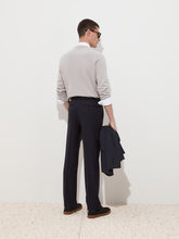 Carregar imagem no visualizador da galeria, Calças regular fit em lã
