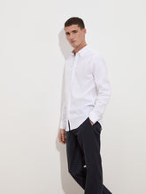 Carregar imagem no visualizador da galeria, Camisa slim fit em algodão
