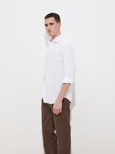 Carregar imagem no visualizador da galeria, Camisa slim fit em algodão
