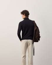 Carregar imagem no visualizador da galeria, Camisola de gola alta em lã merino
