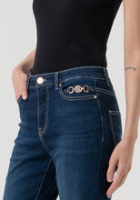 Carregar imagem no visualizador da galeria, Calça jeans bootcut com lavagem média Fracomina
