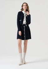 Carregar imagem no visualizador da galeria, Mini saia de malha evasê com efeito plissado Fracomina
