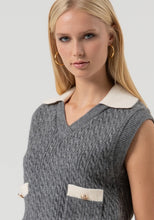 Carregar imagem no visualizador da galeria, Colete de malha Fracomina
