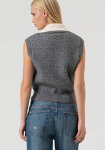 Carregar imagem no visualizador da galeria, Colete de malha Fracomina
