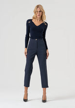 Carregar imagem no visualizador da galeria, Camisola slim fit com nervuras Fracomina
