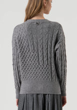 Carregar imagem no visualizador da galeria, Casaco regular fit com tranças Fracomina
