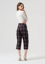 Carregar imagem no visualizador da galeria, Calça cropped em xadrez Fracomina
