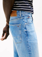 Carregar imagem no visualizador da galeria, Calções Slim Tommy Hilfiger
