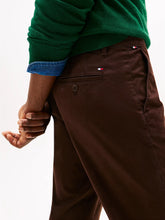 Carregar imagem no visualizador da galeria, Calças chino Denton de sarja com perna reta Tommy Hilfiger
