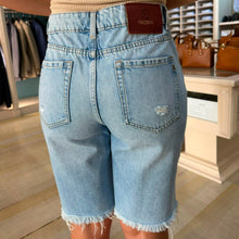 Carregar imagem no visualizador da galeria, Bermuda jeans regular
