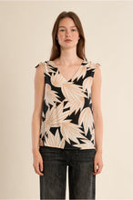 Carregar imagem no visualizador da galeria, Blusa com estampa floral Molly Bracken - Ref. LA211AEP
