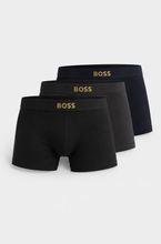 Carregar imagem no visualizador da galeria, Conjunto de três boxers em algodão elástico em caixa de presente
