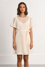 Carregar imagem no visualizador da galeria, Vestido curto de malha vazada
