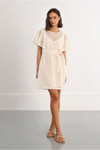 Carregar imagem no visualizador da galeria, Vestido curto de malha vazada
