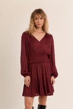 Carregar imagem no visualizador da galeria, Vestido curto de cetim
