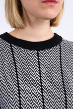 Carregar imagem no visualizador da galeria, Camisola curta com efeito jacquard Molly Bracken - Ref. EL885DN
