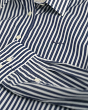Carregar imagem no visualizador da galeria, Camisa em popelina às riscas Classic regular fit Gant
