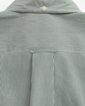 Carregar imagem no visualizador da galeria, Camisa em popelina às riscas finas Classic regular fit
