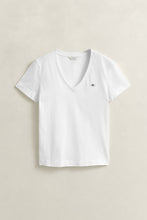 Carregar imagem no visualizador da galeria, T-shirt com decote em v Gant - Ref. 4200750
