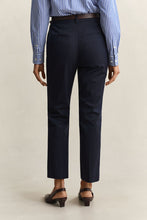 Carregar imagem no visualizador da galeria, Calças slim fit Gant - Ref. 4150379
