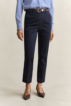 Carregar imagem no visualizador da galeria, Calças slim fit Gant - Ref. 4150379
