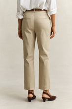 Carregar imagem no visualizador da galeria, Calças slim fit Gant - Ref. 4150379
