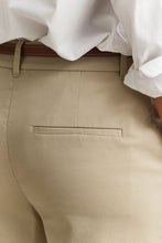 Carregar imagem no visualizador da galeria, Calças slim fit Gant - Ref. 4150379
