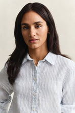 Carregar imagem no visualizador da galeria, Camisa de linho às riscas regular fit Gant - Ref. 4300621
