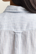 Carregar imagem no visualizador da galeria, Camisa de linho às riscas regular fit Gant - Ref. 4300621
