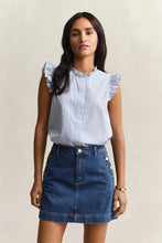 Carregar imagem no visualizador da galeria, Blusa em algodão às riscas com folhos Gant - Ref. 4300619
