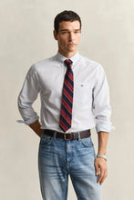Carregar imagem no visualizador da galeria, Camisa em popelina às riscas finas Classic regular fit
