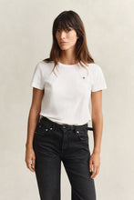 Carregar imagem no visualizador da galeria, T-shirt shield Gant - Ref. 4200200
