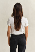 Carregar imagem no visualizador da galeria, T-shirt shield Gant - Ref. 4200200
