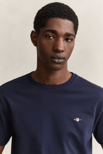 Carregar imagem no visualizador da galeria, T-shirt Shield regular fit
